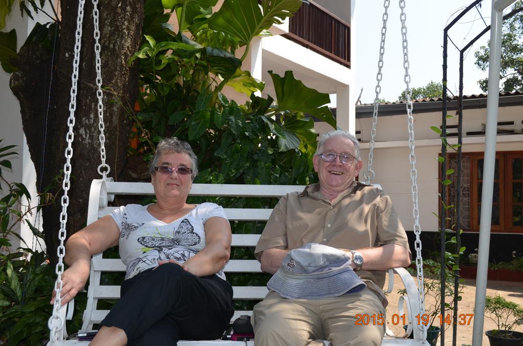 Little Paradise Tourist Guest House And Holiday Home Holambra Exterior foto