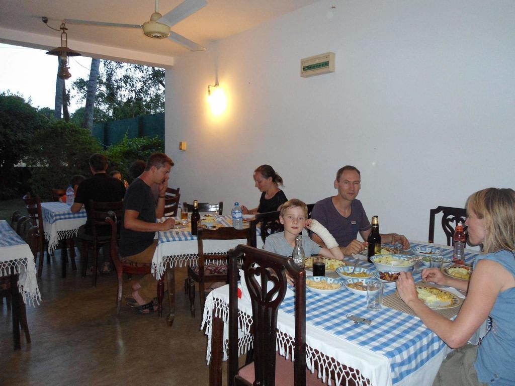 Little Paradise Tourist Guest House And Holiday Home Holambra Exterior foto